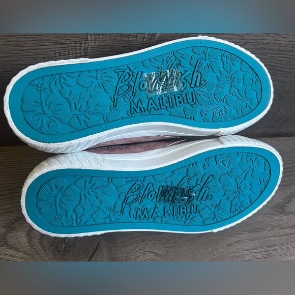 NWT Blowfish Malibu Willa Sneaker Shoes Light Pink Rose Size 8.5 - Picture 2 of 6